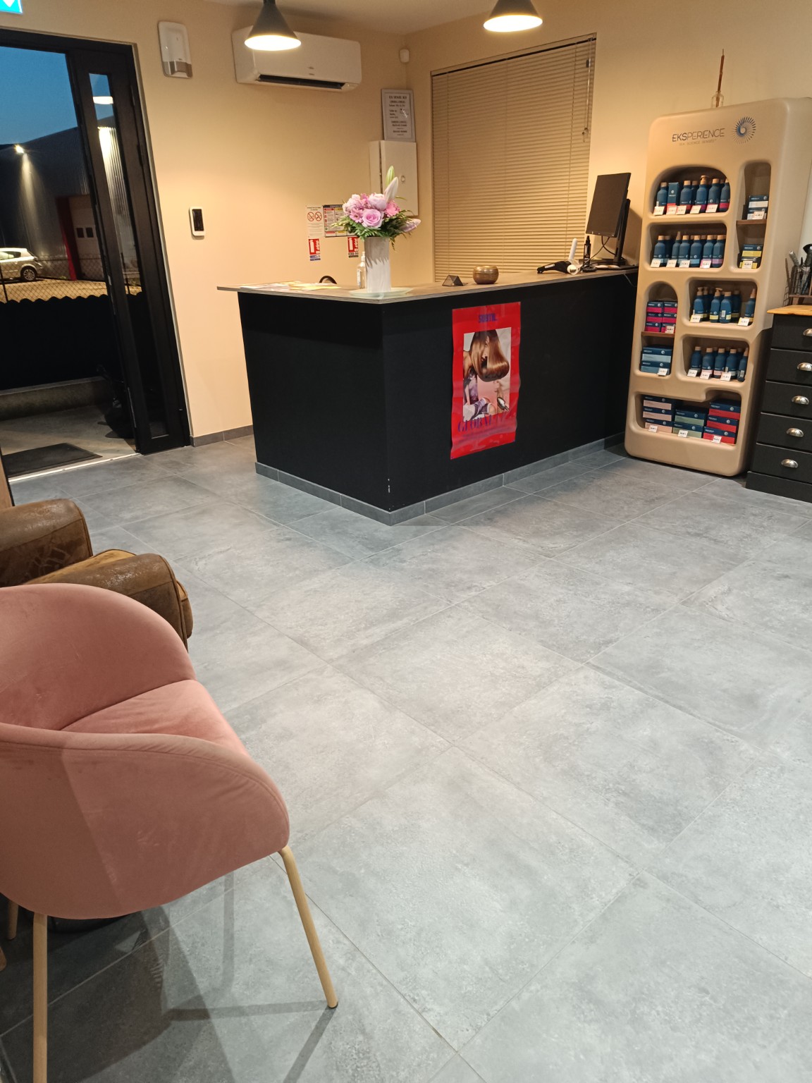 Accueil d’un salon de coiffure après entretien régulier