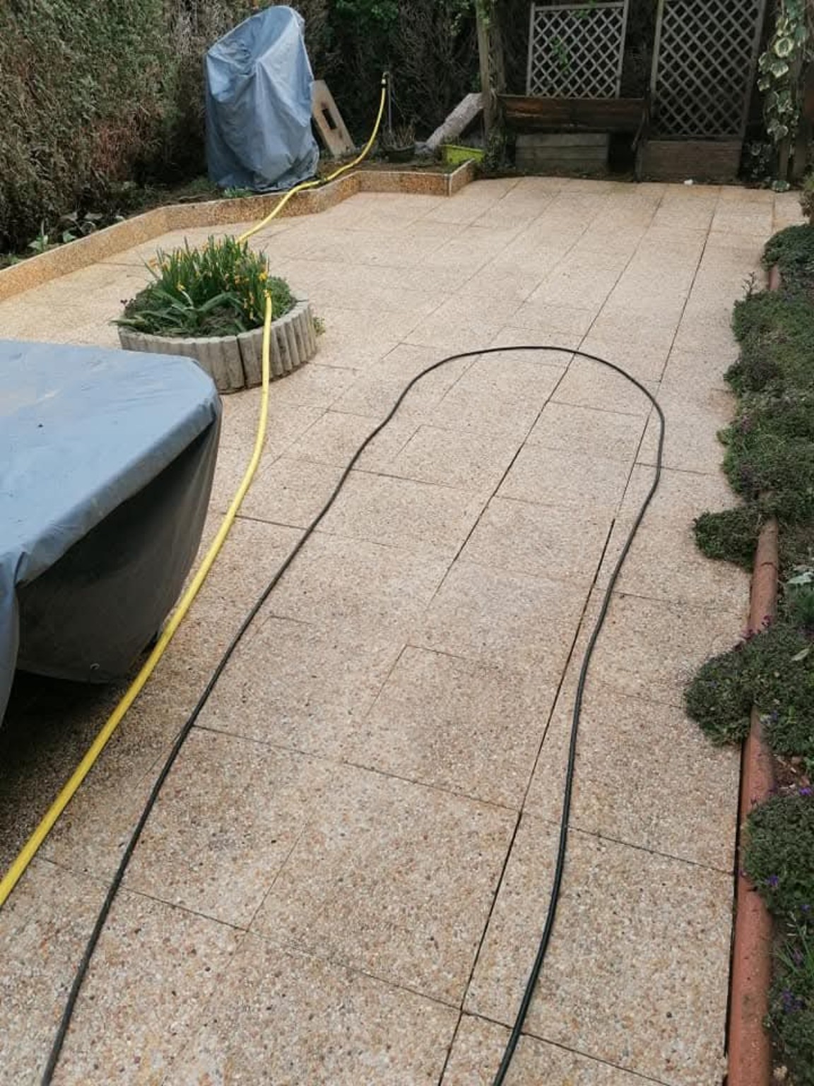 Terrasse chez un particulier après nettoyage haute pression